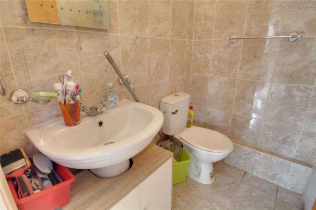 5 Gregan Court, Cambridge Road, Aldershot, GU11 3YA 10