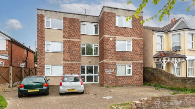 6 Brownlow Lodge, Brownlow Road, Bounds Green, London, N11 2BL 8