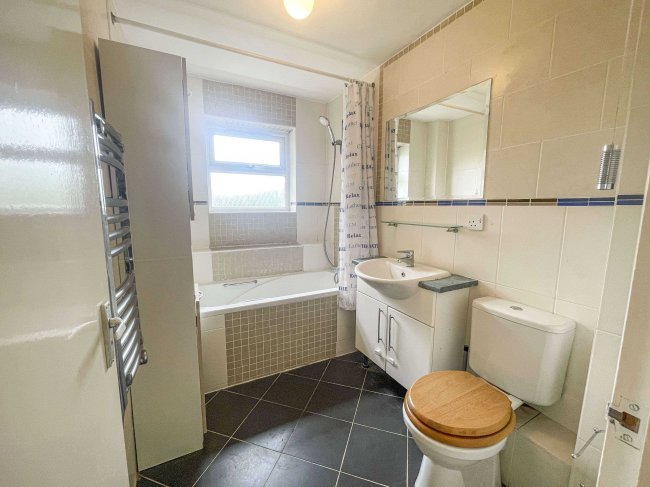 165 Stourton Avenue, Feltham, Middlesex, TW13 6LD 1