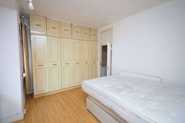 48 Pulleyns Avenue, East Ham, London E6 3LZ 8