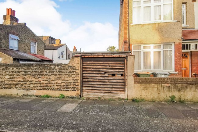 48 Pulleyns Avenue, East Ham, London E6 3LZ 8