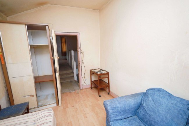 48 Pulleyns Avenue, East Ham, London E6 3LZ 8