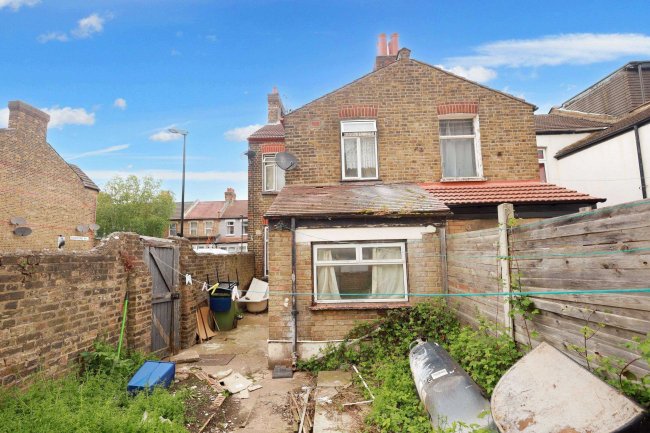 48 Pulleyns Avenue, East Ham, London E6 3LZ 8