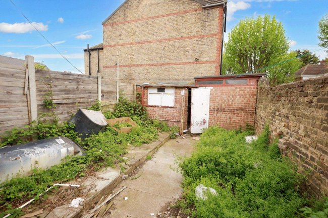 48 Pulleyns Avenue, East Ham, London E6 3LZ 8