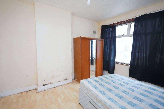 48 Pulleyns Avenue, East Ham, London E6 3LZ 8