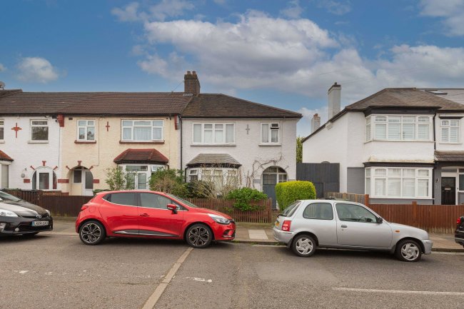 19 Guildersfield Road, Streatham, London, SW16 5LS 1