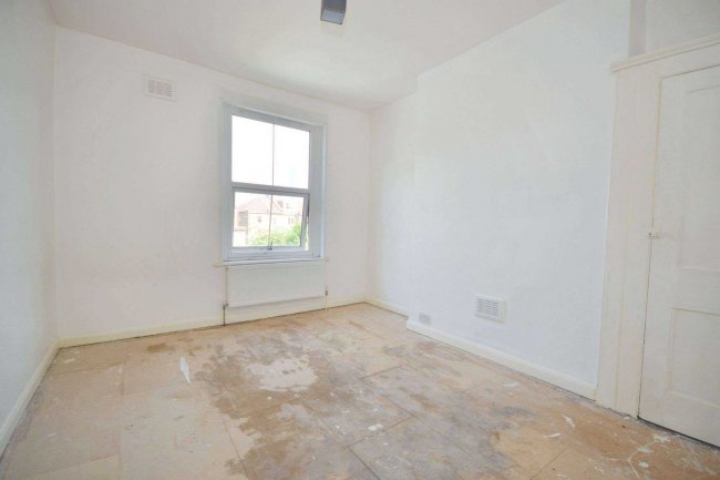 23c Essex Road, London W3 9JA 9