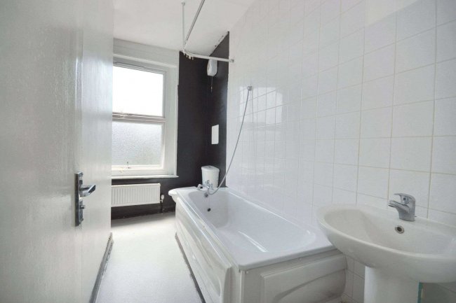 23c Essex Road, London W3 9JA 9