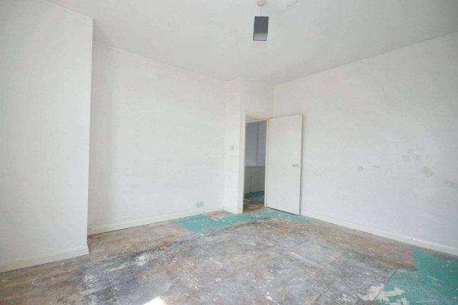 23c Essex Road, London W3 9JA 9