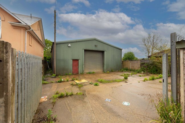 Rear of 305 Shenley Road, Borehamwood, Hertfordshire, WD6 1TH 4