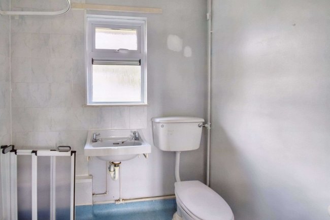 16 Downs View, Royal Wootton Bassett, Swindon, Wiltshire, SN4 8AD 1