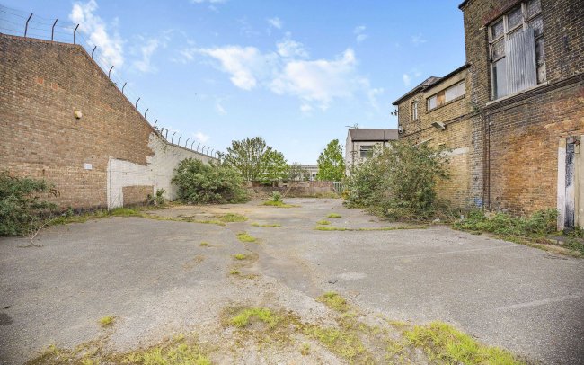 The Former Cauliflower Public House, 553 High Road, Ilford, London IG1 1TZ 6