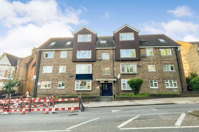 Flat 8 Avenue House, 18-26 All Souls Avenue, London, NW10 5AP 2