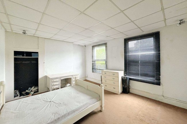 31 Tynemouth Rd, London, N15 4AU 9