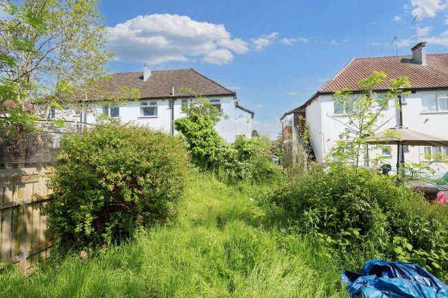 9A Alandale Drive, Northwood, Pinner, HA5 3UP 1