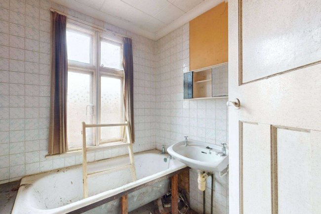 35 Forlease Road, Maidenhead, SL6 1RX 7