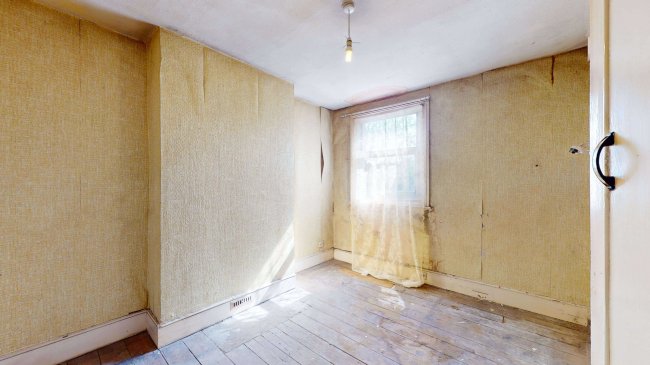 172 Montagu Road, Edmonton, London, N18 2NP 5