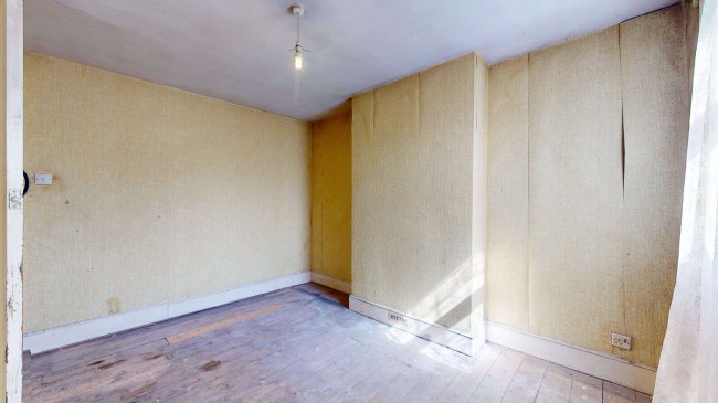 172 Montagu Road, Edmonton, London, N18 2NP 5