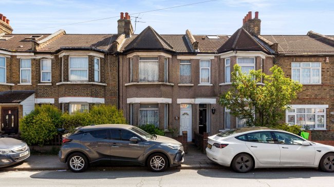 172 Montagu Road, Edmonton, London, N18 2NP 5