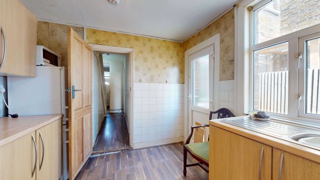 172 Montagu Road, Edmonton, London, N18 2NP 5