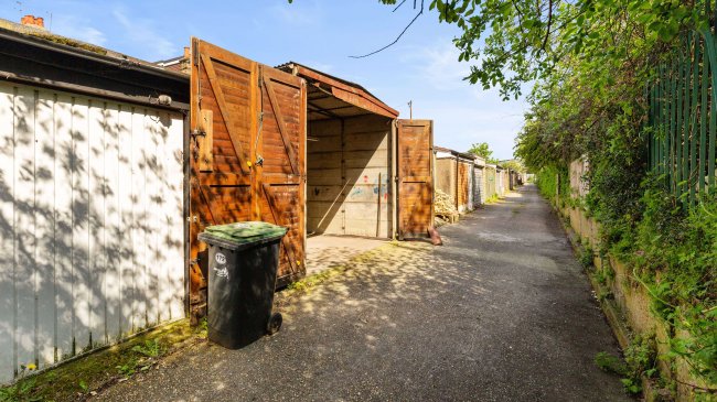 172 Montagu Road, Edmonton, London, N18 2NP 5