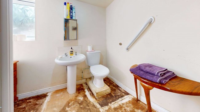 172 Montagu Road, Edmonton, London, N18 2NP 5