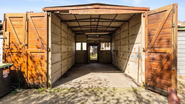 172 Montagu Road, Edmonton, London, N18 2NP 5