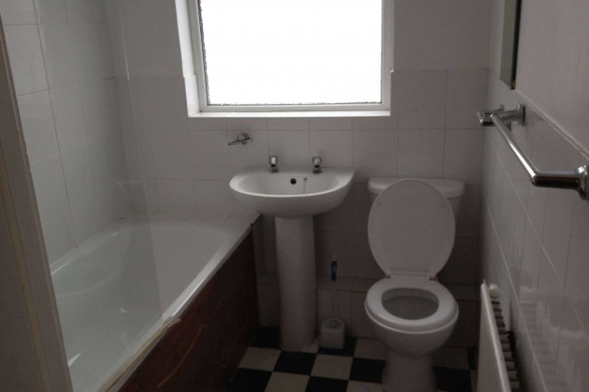 78-80 Wood Lane, Dagenham, Essex, RM8 2NT 3