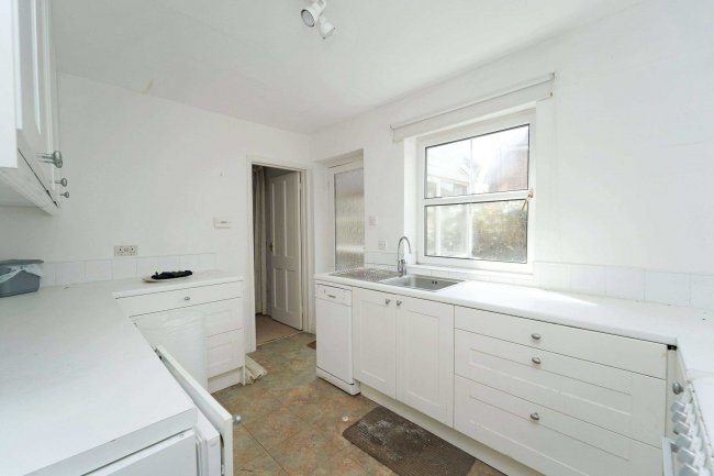 Ivy Cottage, Church Path, Lane End, High Wycombe, Buckinghamshire, HP14 3HE 6