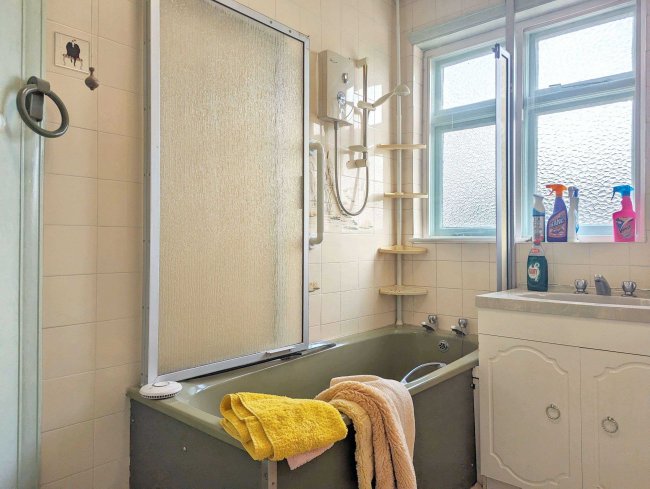 52 Tufton Road, Chingford, London, E4 8LE 7