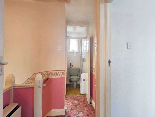 52 Tufton Road, Chingford, London, E4 8LE 7