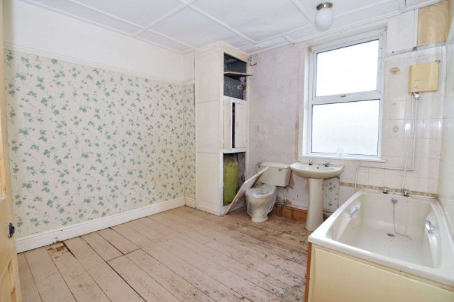 20 Linden Street, Mansfield NG19 7EF 2