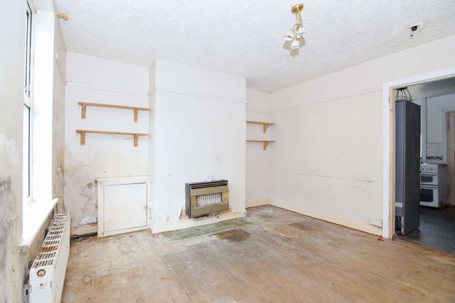 20 Linden Street, Mansfield NG19 7EF 2