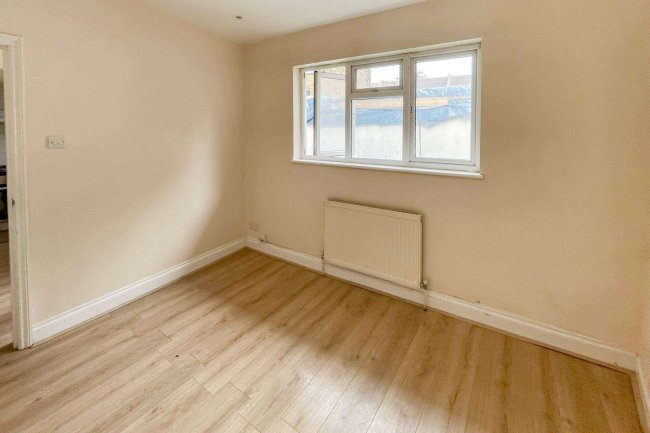 3C Doggett Road, Catford, London, SE6 4PZ 5