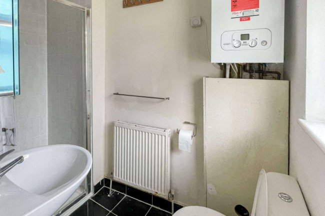 3C Doggett Road, Catford, London, SE6 4PZ 5