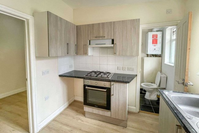 3C Doggett Road, Catford, London, SE6 4PZ 5