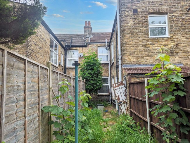 82 Burlington Road, Thornton Heath, Surrey, CR7 8PF 7