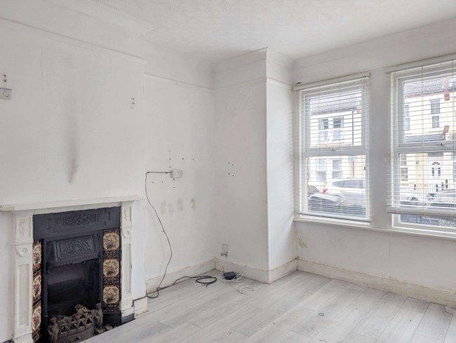 82 Burlington Road, Thornton Heath, Surrey, CR7 8PF 7