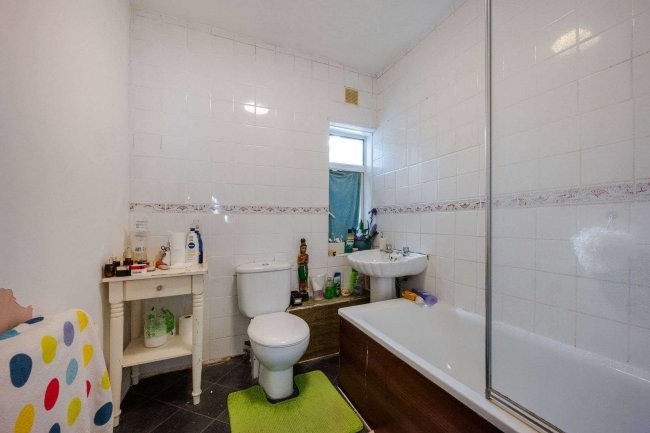 164A Tanfield Avenue, London, NW2 7SP 8