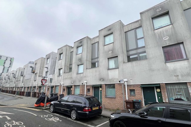 26 Loftus Road, Barking, Essex, IG11 8QT 2