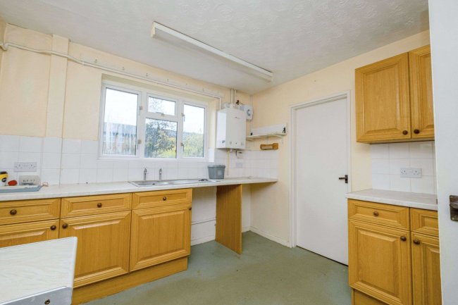 1 Green Way, Burnham, Slough, SL1 8HN 6