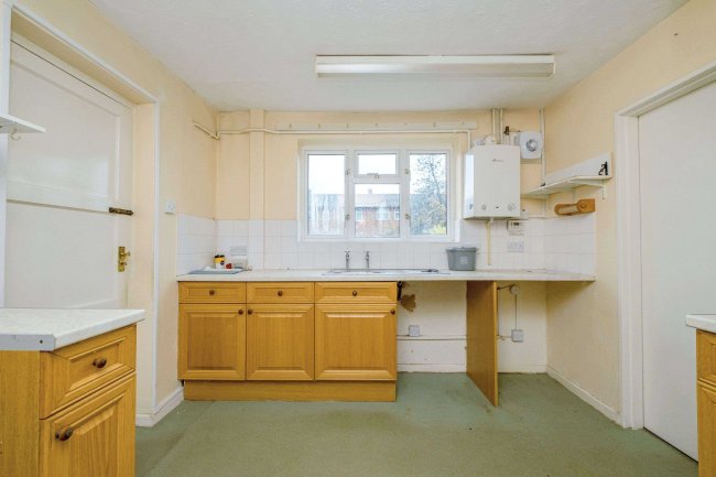 1 Green Way, Burnham, Slough, SL1 8HN 6