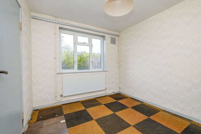 1 Green Way, Burnham, Slough, SL1 8HN 6