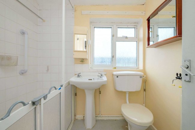 1 Green Way, Burnham, Slough, SL1 8HN 6