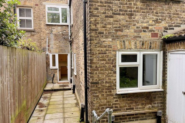 119a & 119b Ravenslea Road, Balham, London SW12 8RT 2