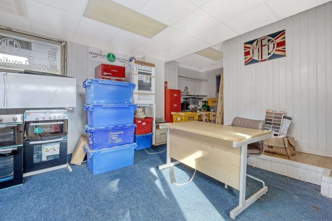 Building on the north side of Elkington Road, Plaistow, London E13 58