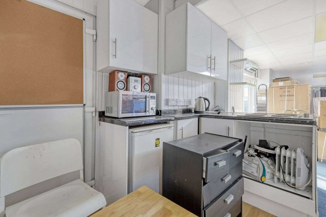 Building on the north side of Elkington Road, Plaistow, London E13 58