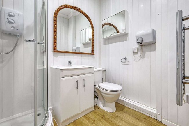 Building on the north side of Elkington Road, Plaistow, London E13 58