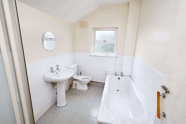 95 Wedderburn Road, Barking, IG11 7XF 1