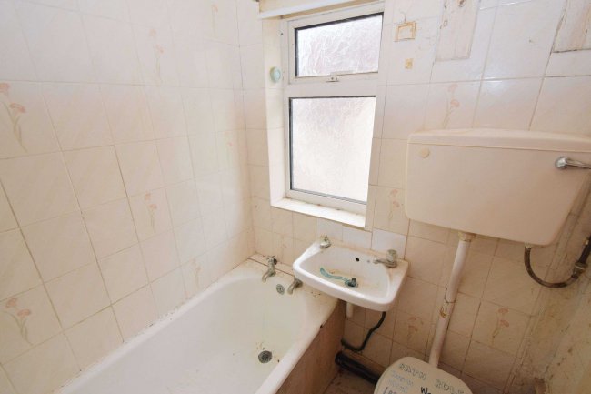 61 Pen Green Lane, Corby, NN17 1BN 6